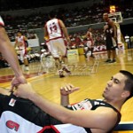 2.	Nang tanungin siya ng referee, iminuwestra ni LA Tenorio kung ano ang isinigaw ni Baby James.